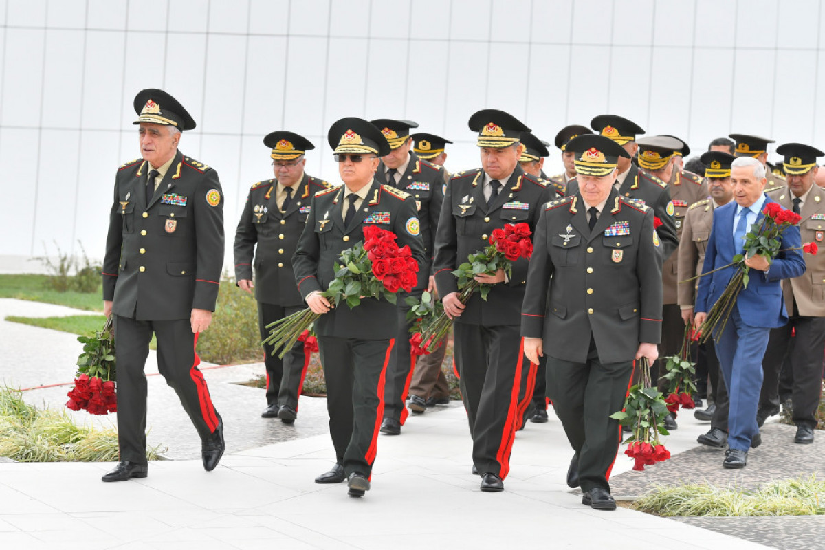 МЧС Азербайджана почтило память павших в Отечественной войне-ФОТО 