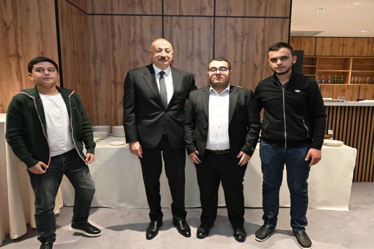 Президент и первая леди встретились в Гяндже с детьми шехидов-ВИДЕО 