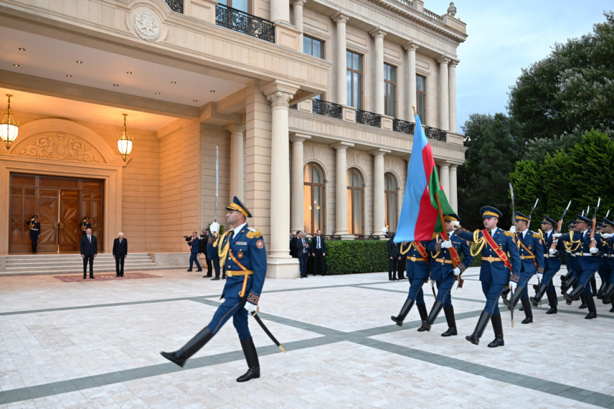 В Баку прошла церемония официальной встречи Президента Италии -ФОТО 