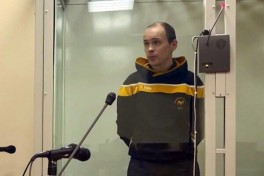 Российский блогер получил 2,5 года колонии за плевок на Георгиевскую ленту