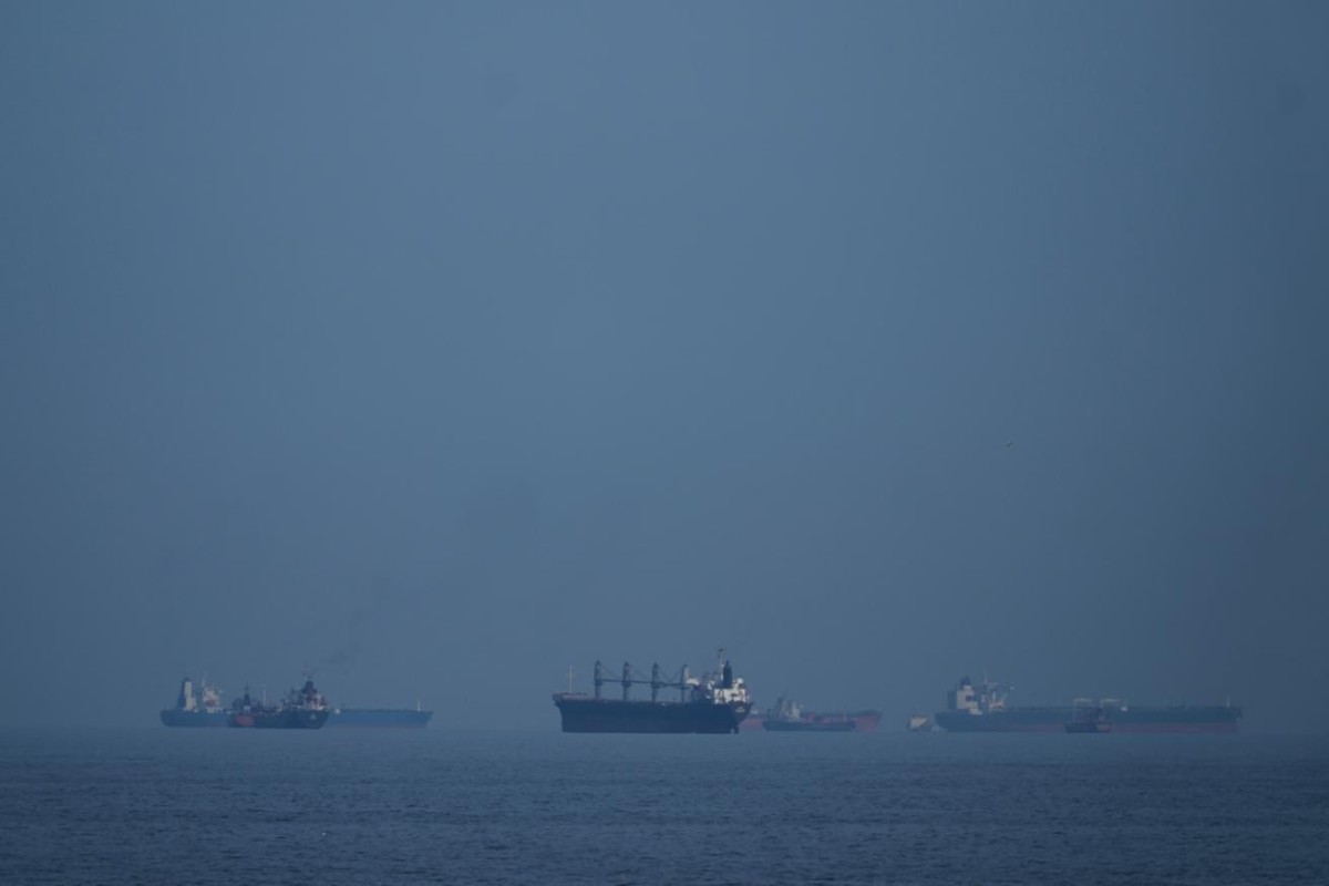 Около 400 судов ожидают прохода через Ормузский пролив