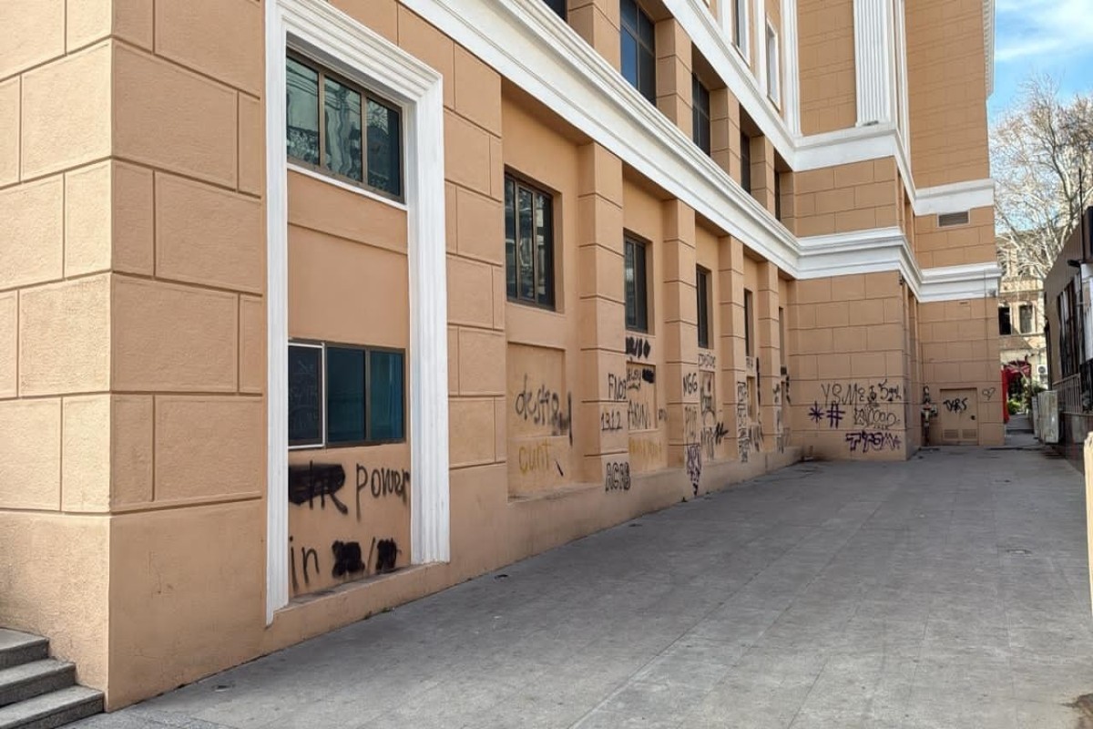 Вандалы изуродовали Киноцентр «Низами»-ФОТО -ОБНОВЛЕНО 