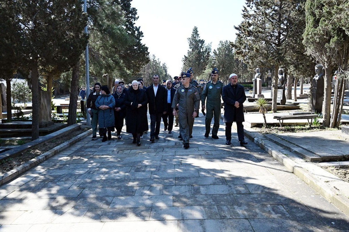 В Азербайджане почтили память военных летчиков, погибших в Апрельских боях-ФОТО 