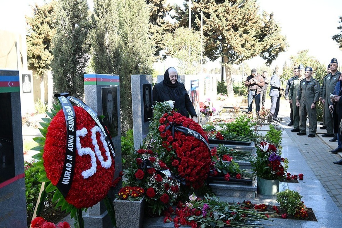 В Азербайджане почтили память военных летчиков, погибших в Апрельских боях-ФОТО 