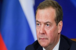 Медведев: мигранты с опасными болезнями должны немедленно выдворяться из РФ