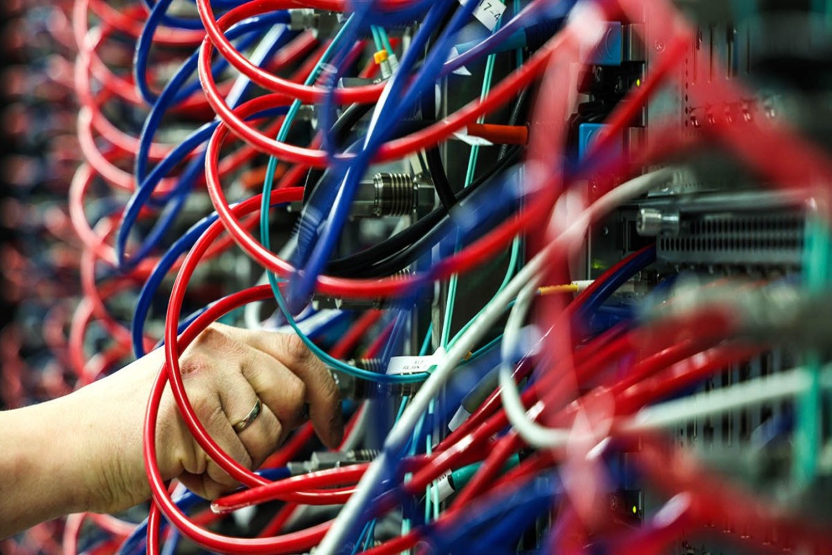 Минцифры и ФСБ усилят контроль за операторами связи 