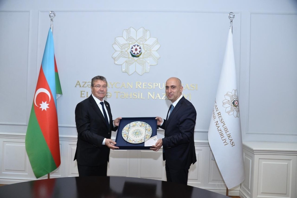 Эмин Амруллаев обсудил вопросы образования с премьером Северного Кипра-ФОТО 