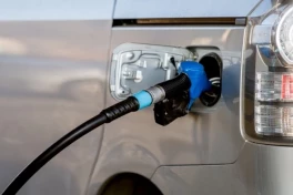 Пакистан повысил цены на топливо почти на 50%