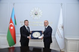 Эмин Амруллаев обсудил вопросы образования с премьером Северного Кипра-ФОТО 