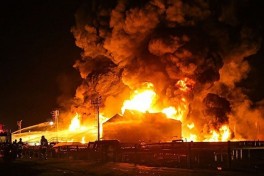 В Иране после авиаударов произошел взрыв на нефтехимическом объекте