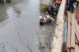МЧС эвакуирует людей с подтопленных территорий поселка Кешля -ФОТО -ВИДЕО 