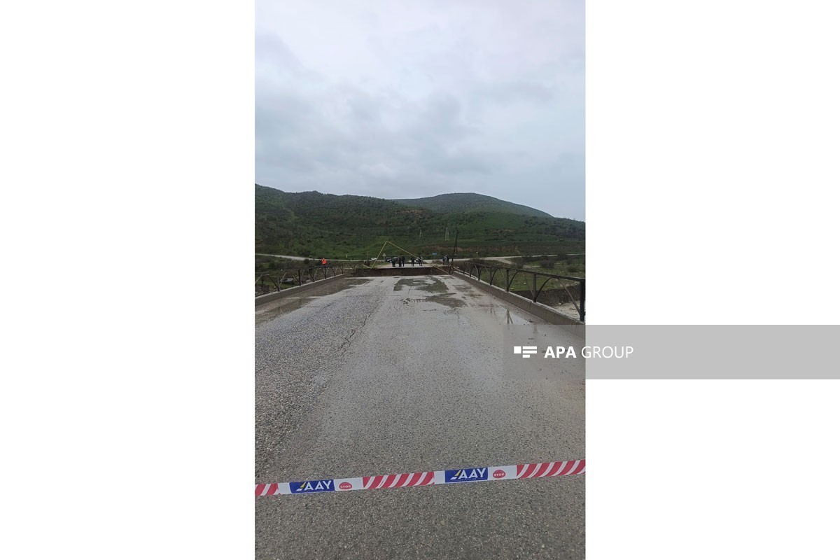 Сильные дожди разрушили мост в Сиязане-ФОТО 