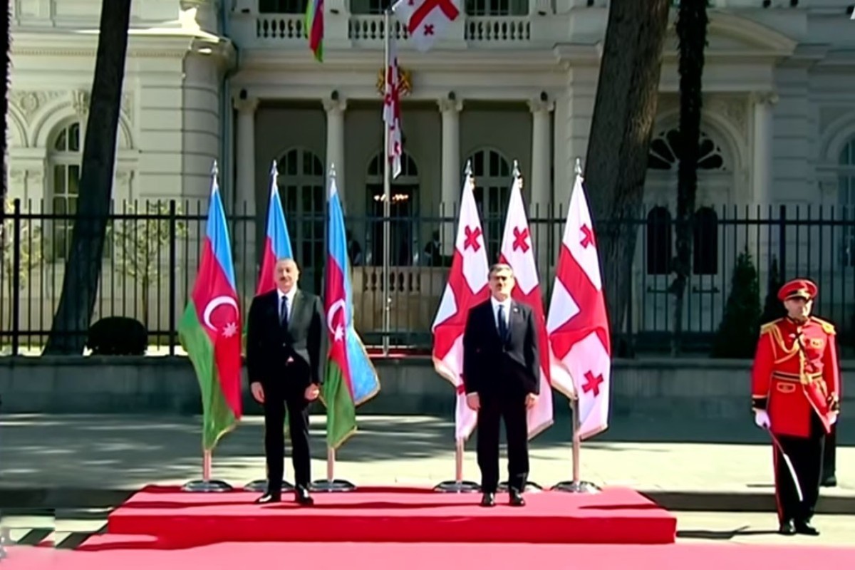 В Тбилиси проходит церемония встречи Ильхама Алиева