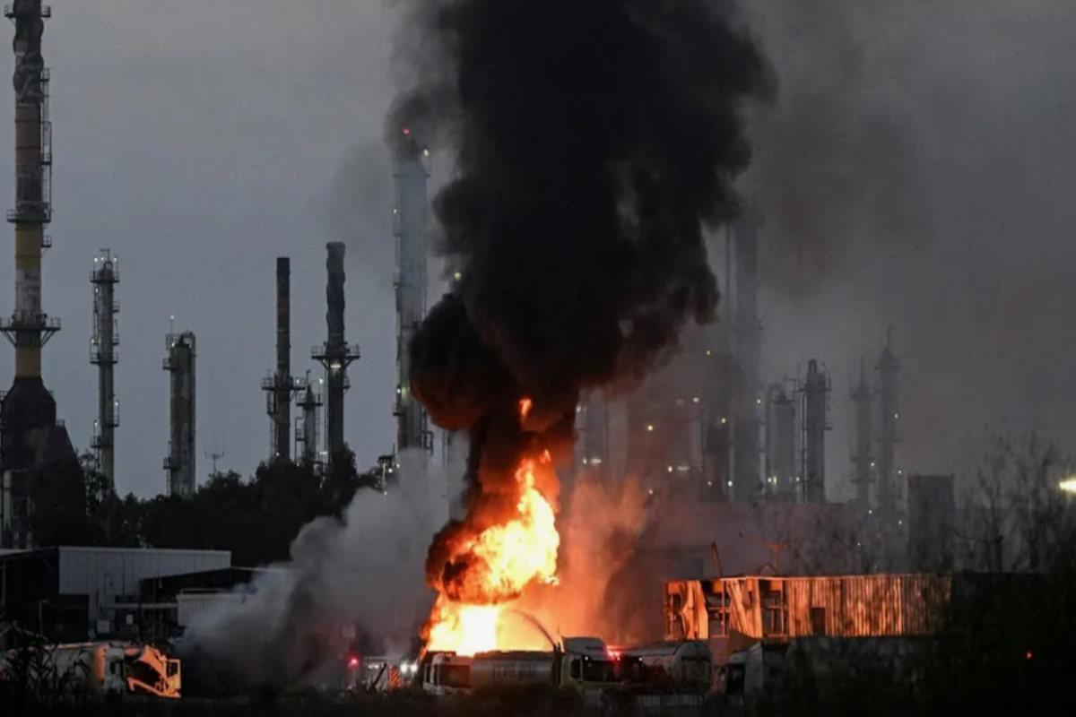 Израиль атаковал крупнейший нефтехимический завод Ирана