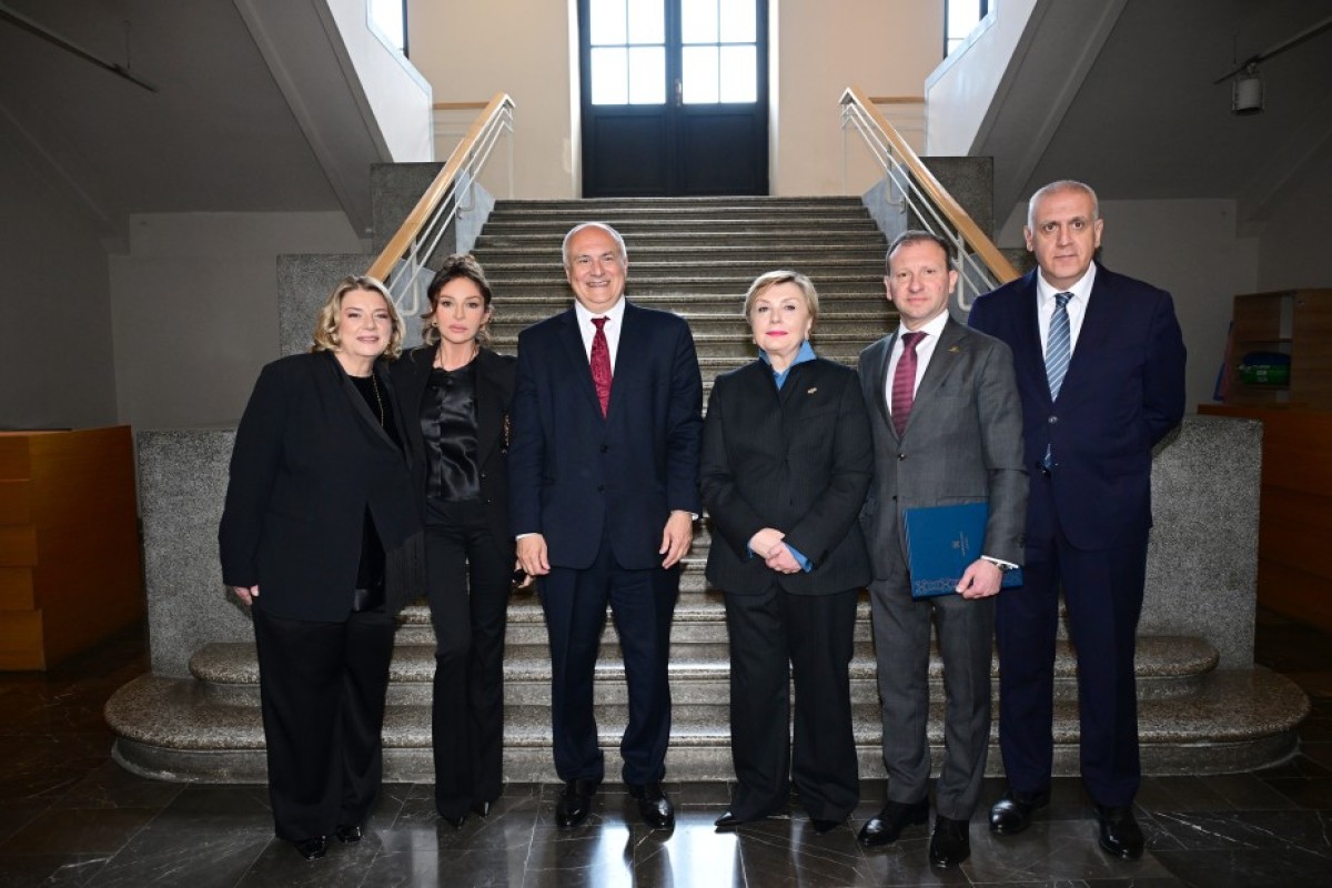 Первая леди Азербайджана подарила музею в Тбилиси уникальную ковровую коллекцию-ФОТО 