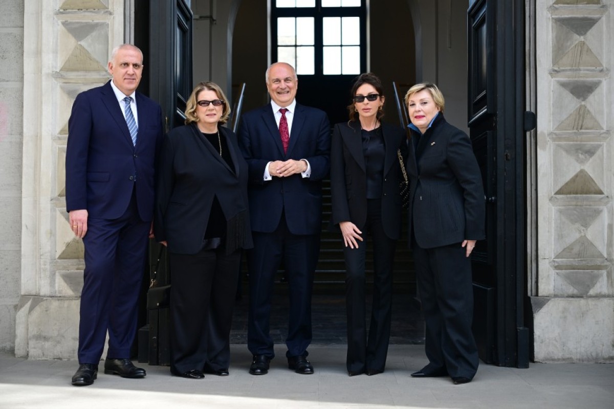 Первая леди Азербайджана подарила музею в Тбилиси уникальную ковровую коллекцию-ФОТО 