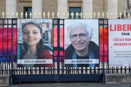 Французская пара после трех лет заключения покинули Иран через Азербайджан