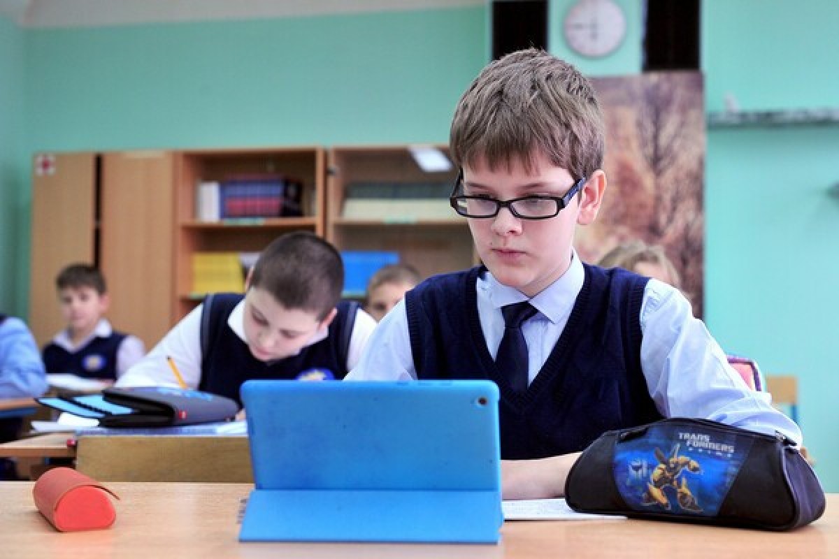 Российских школьников будут учить правильно любить Родину 