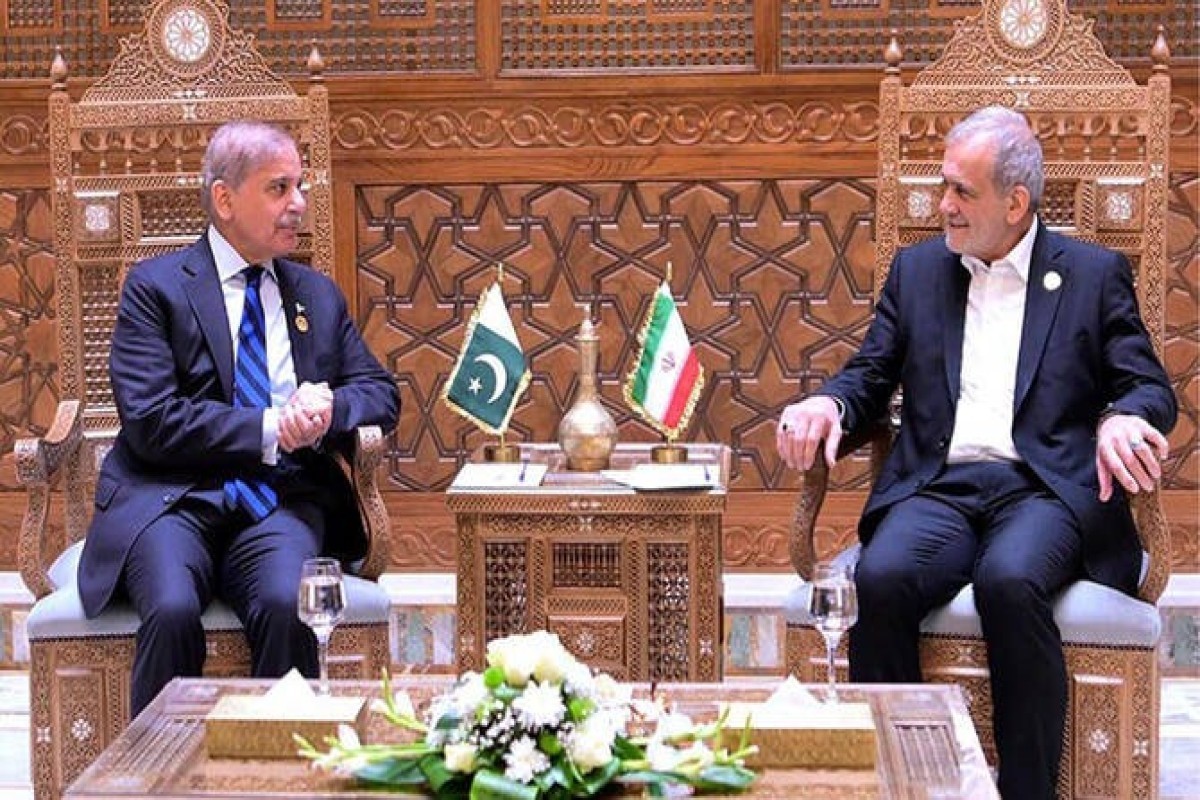 Шариф обсудил с Пезешкианом переговоры США и Ирана