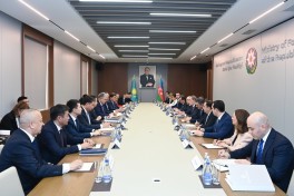 Байрамов провел встречу с казахстанским коллегой в расширенном составе-ФОТО 