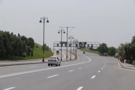 В Баку из-за сильного ветра ограничили скорость на дороге в аэропорт