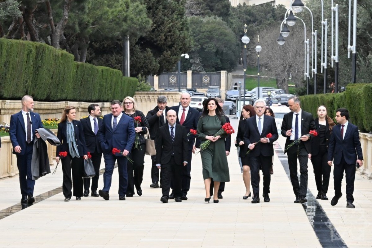 Премьер Литвы Инга Ругинене почтила память шехидов -ФОТО 