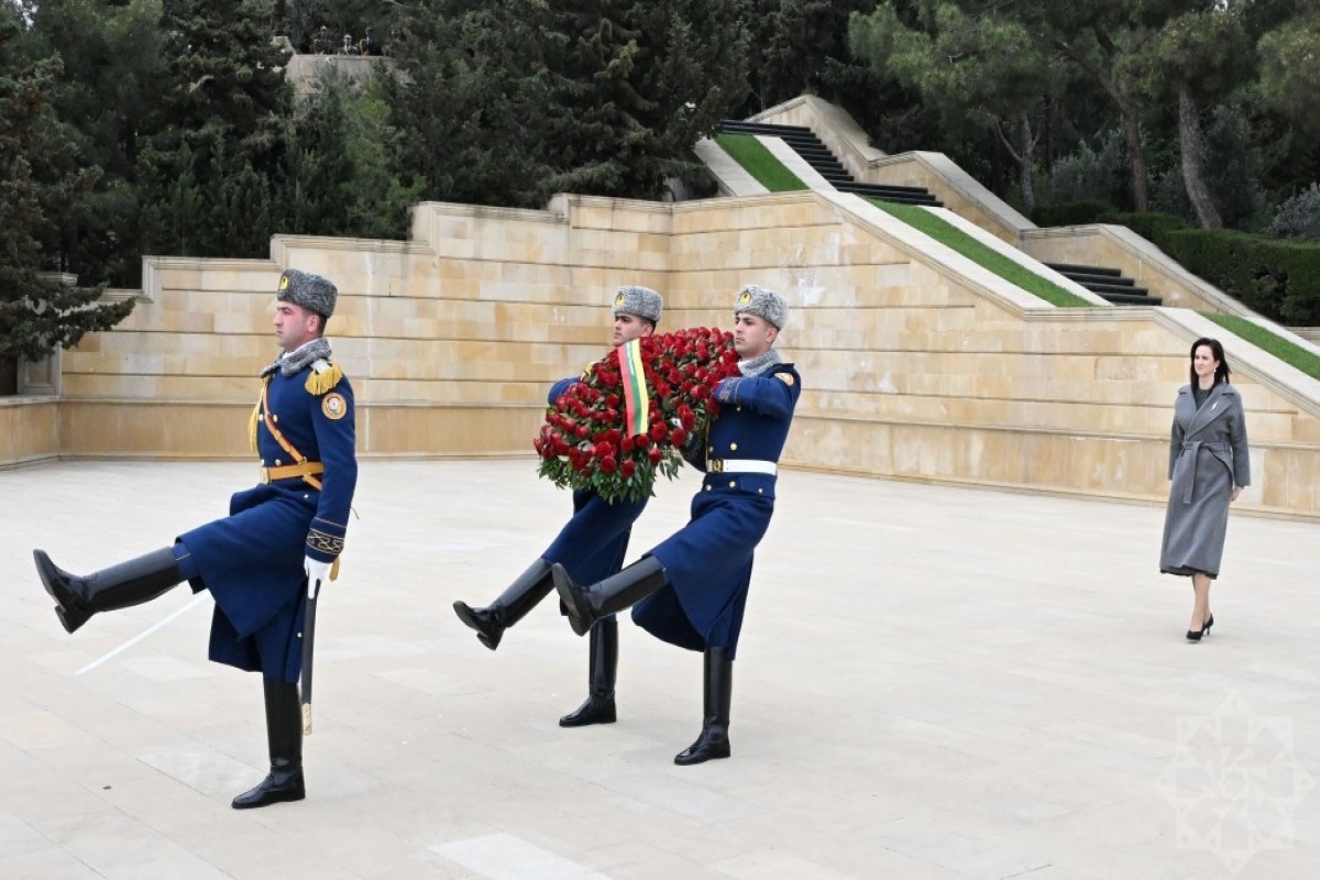 Премьер Литвы Инга Ругинене почтила память шехидов -ФОТО 