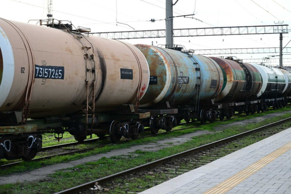 В Армению из Азербайджана направлены 15 вагонов дизеля 