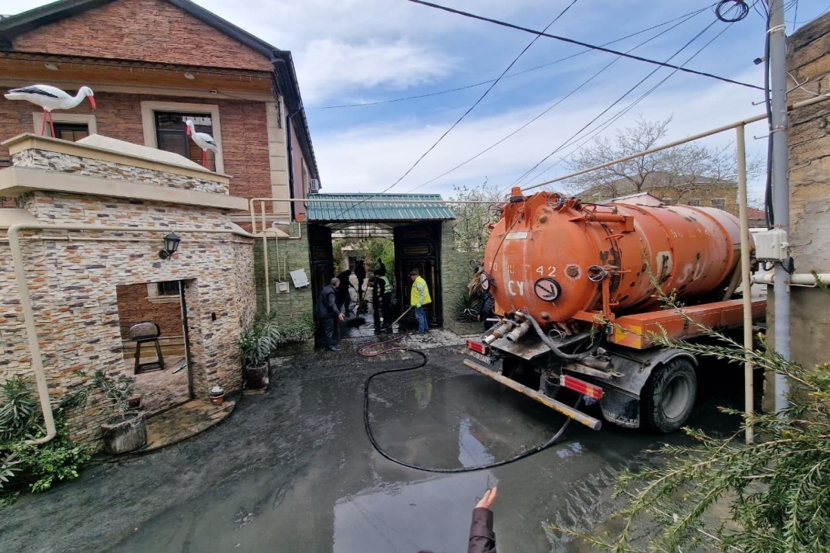 В Кешля устраняют последствия подтопления после ливней-ФОТО 