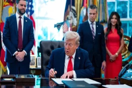 СМИ: администрация Трампа пообещала своим членам помилование перед уходом с должности.