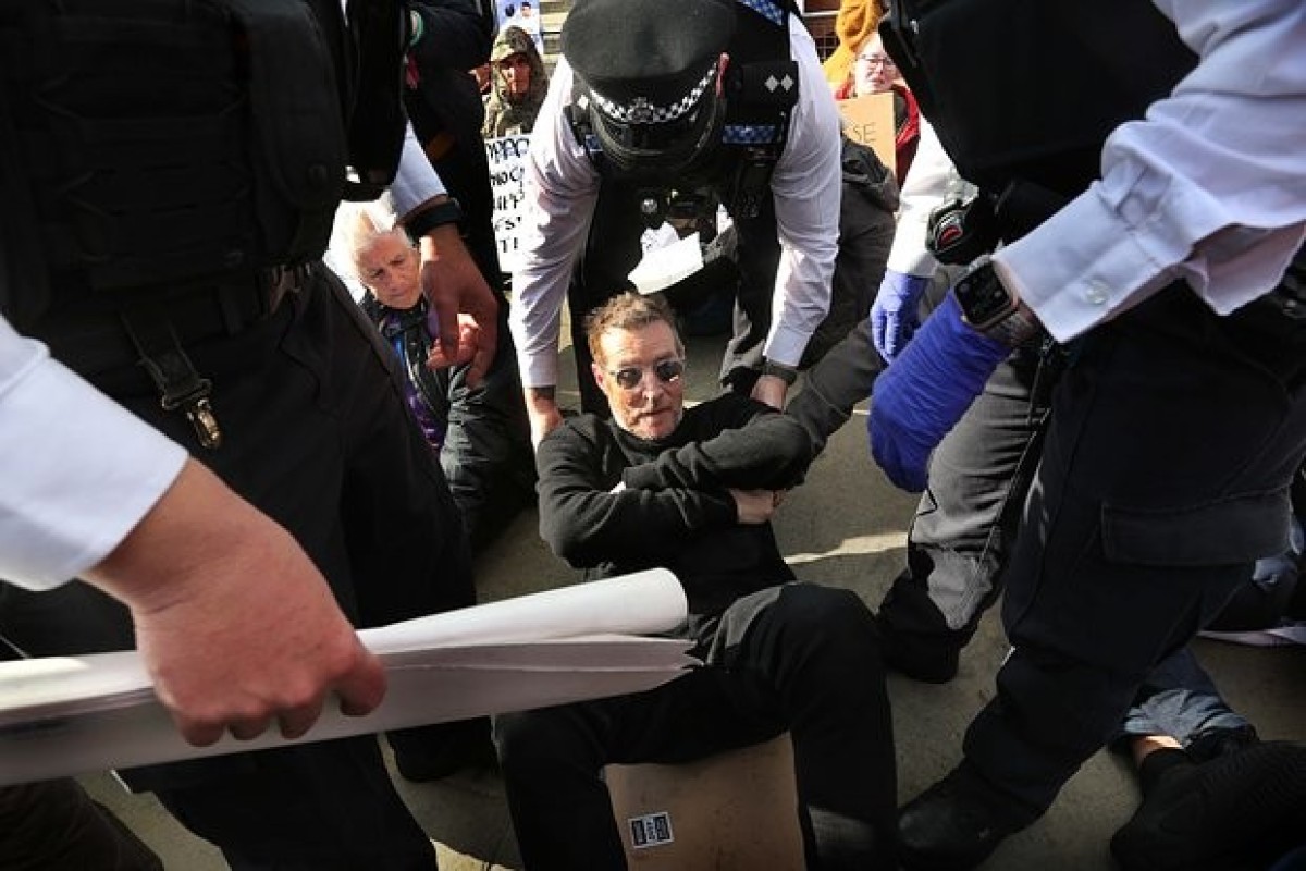 Лидер группы Massive Attack арестован в Лондоне