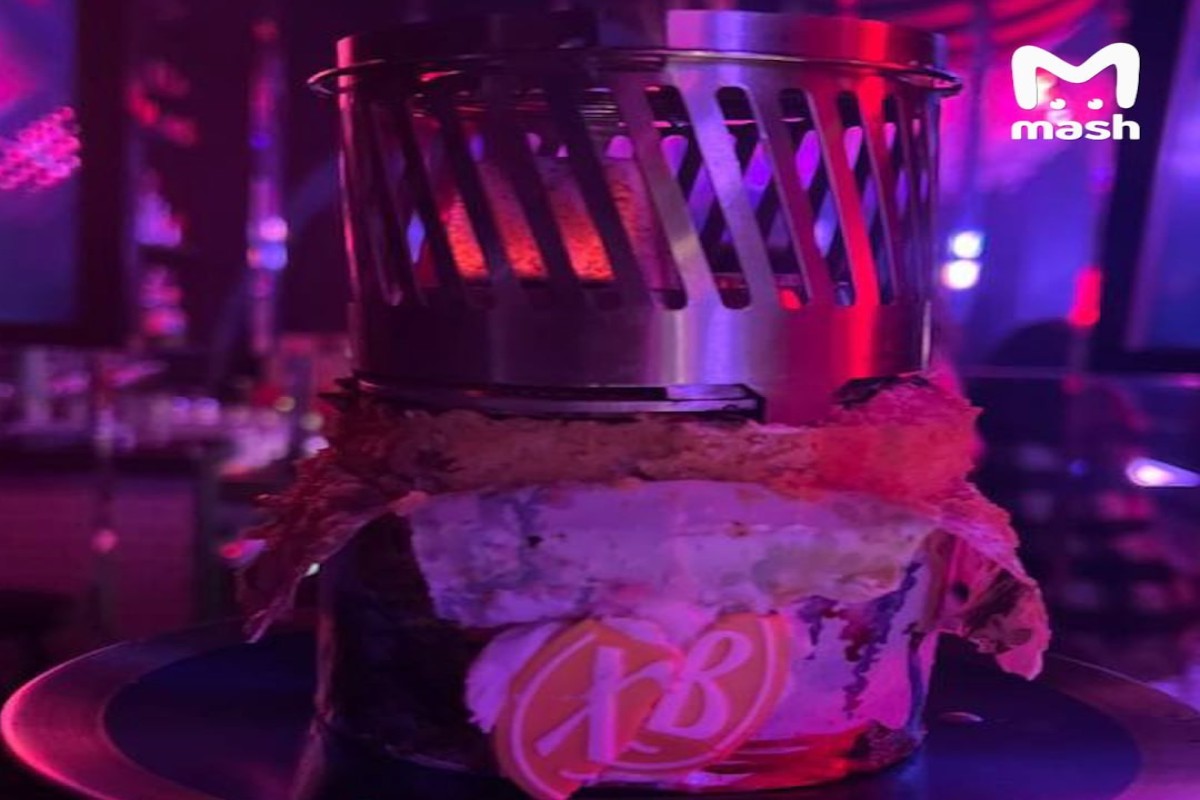 В России на героиню видео с куличом и кальяном возбудили уголовное дело-ВИДЕО 