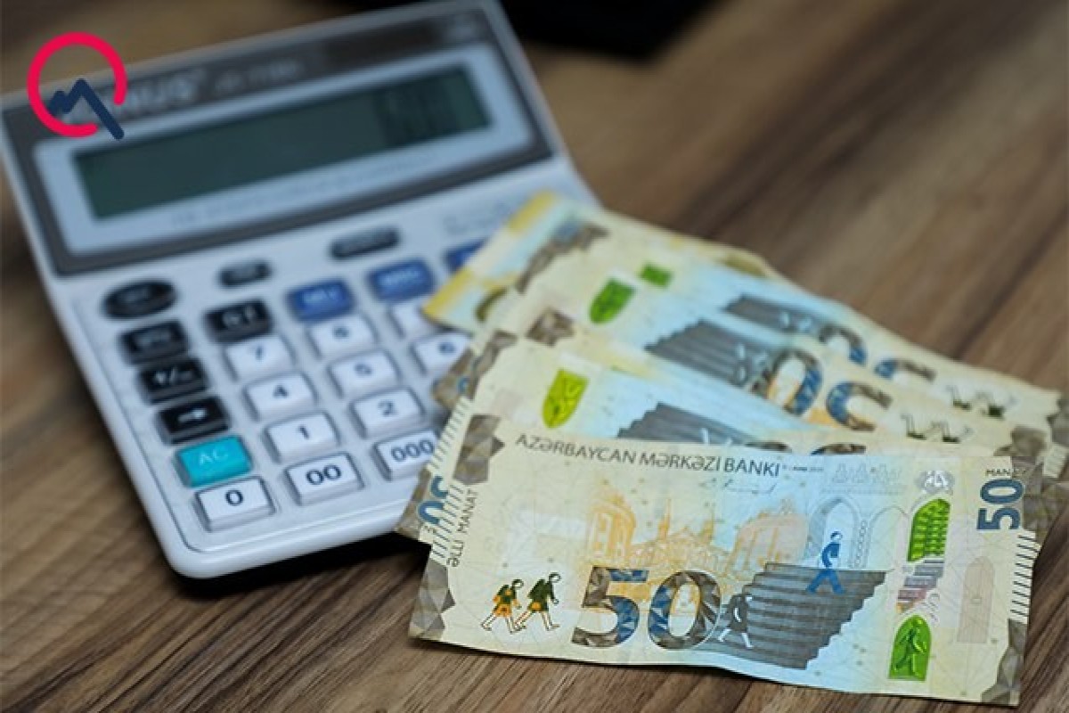 Средняя зарплата в Азербайджане превысила 1 099 манатов