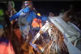 Пропавший в Индонезии вертолет разбился, все 8 человек на борту погибли