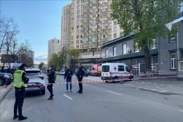 В Киеве неизвестный мужчина отрыл огонь по прохожим: есть погибшие и раненые-ФОТО -ВИДЕО 