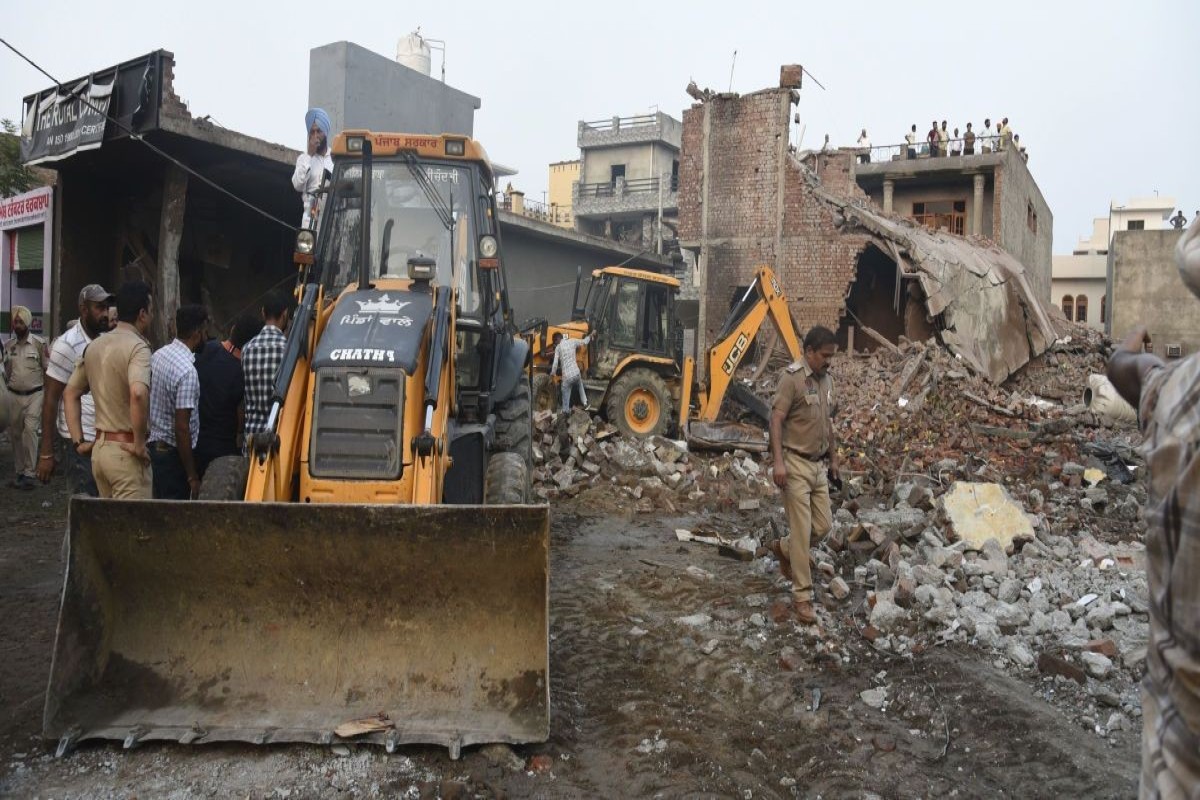 В Индии в результате взрыва на фабрике фейерверков погибли 23 человека