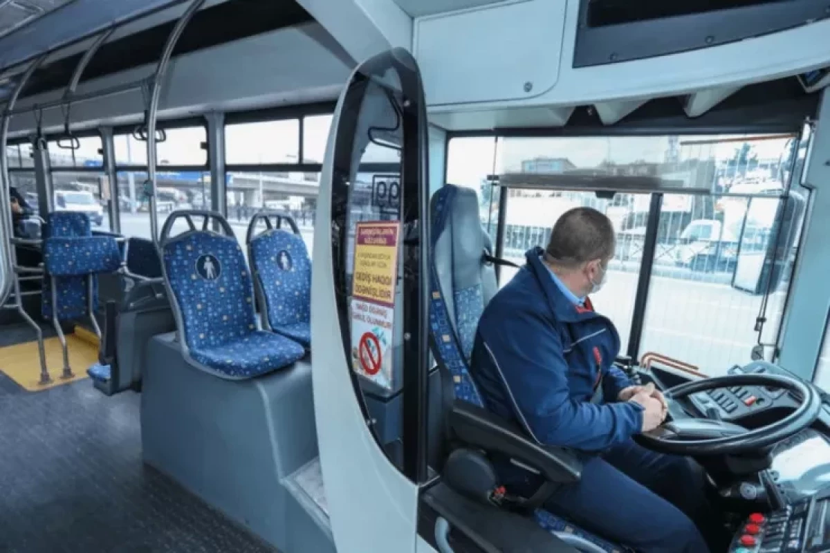 В Баку водитель автобуса умер от инфаркта за рулем