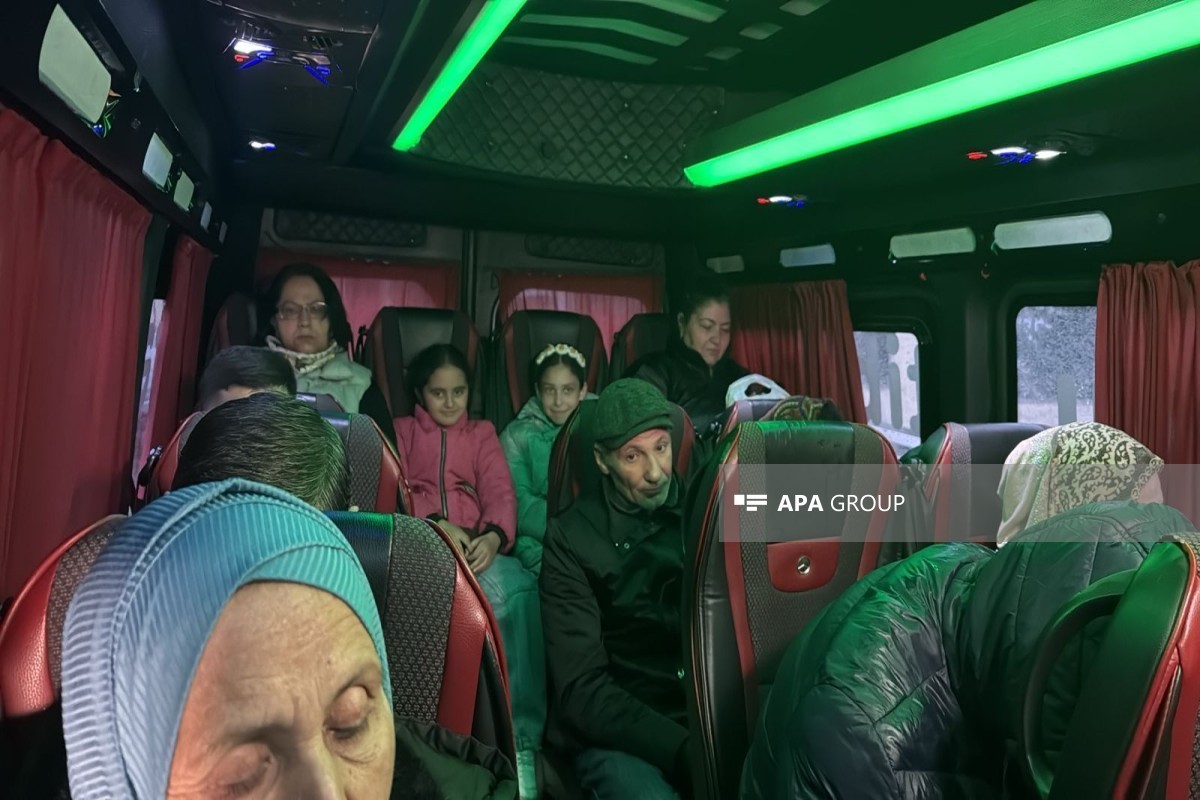 В город Агдам отправлена очередная группа переселенцев-ФОТО 