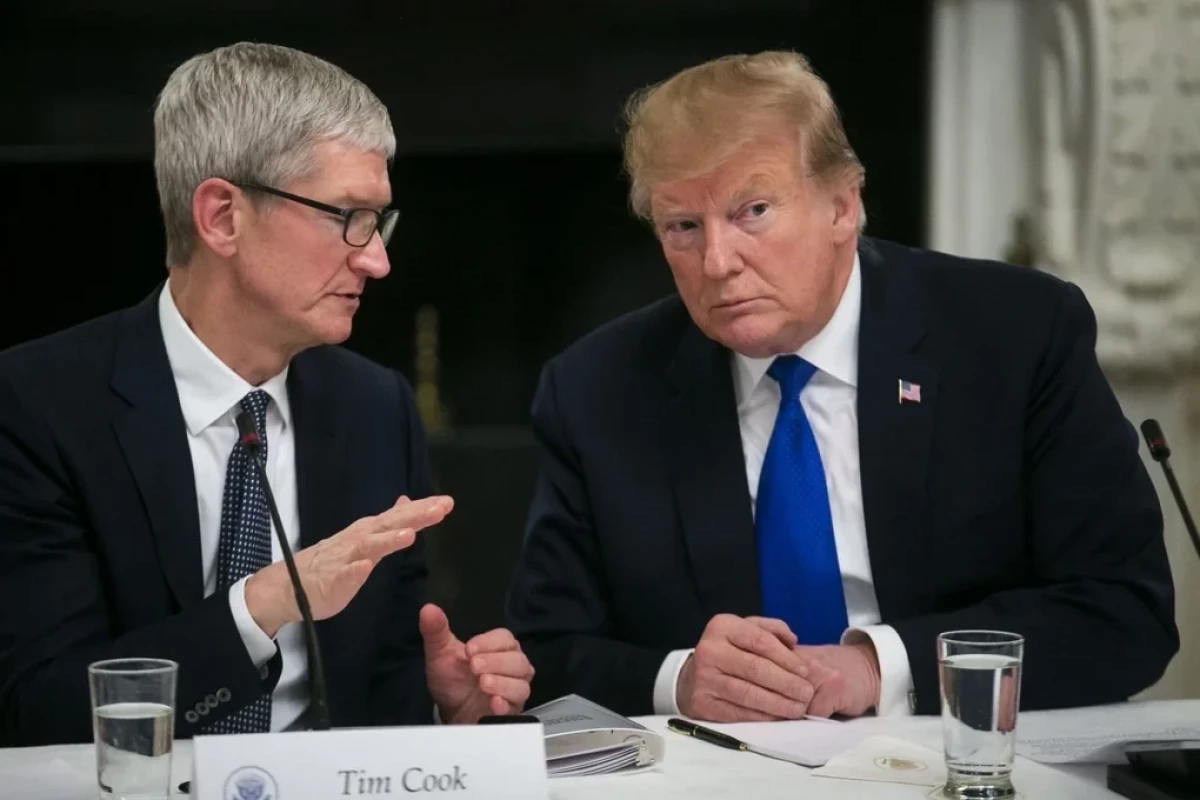 Трамп отреагировал на уход Тима Кука из Apple:  Карьера, почти не имеющая аналогов