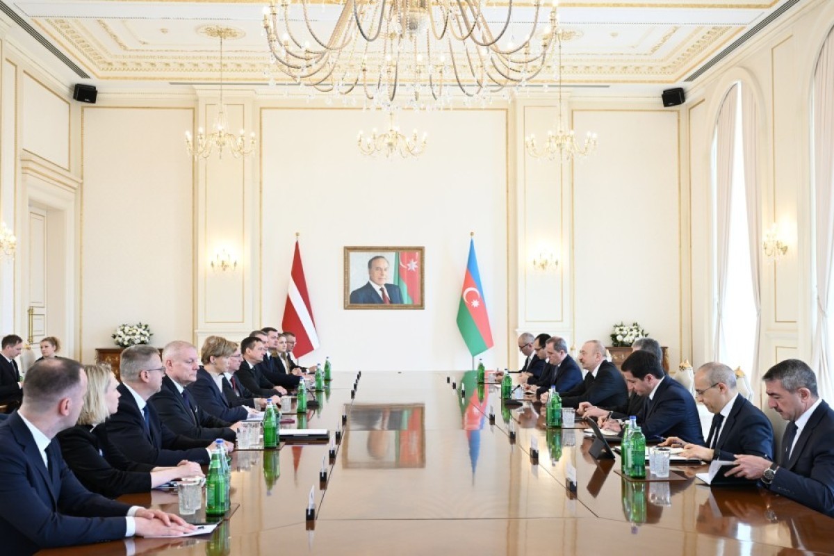 Президенты Азербайджана и Латвии провели встречу в расширенном составе