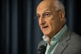 Скончался автор «Вспоминая Вавилон» Дэвид Малуф