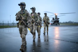 Британия использовала гражданское судно для учений НАТО