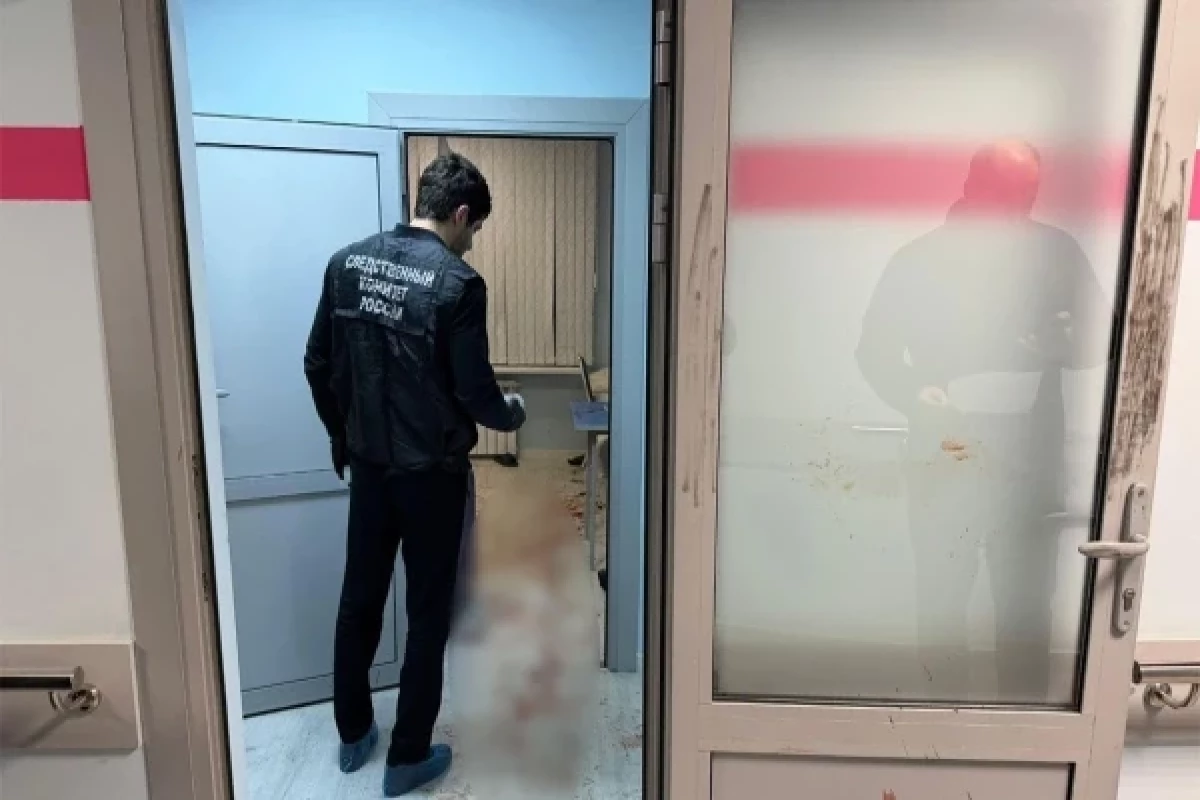 Мужчина напал с ножом на врачей в больнице в Дагестане