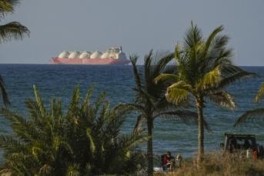 Поставки нефти из Персидского залива рухнули на 57%