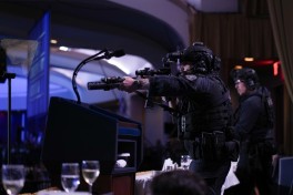 Офицер Секретной службы ранен из-за стрельбы на приеме с Трампом