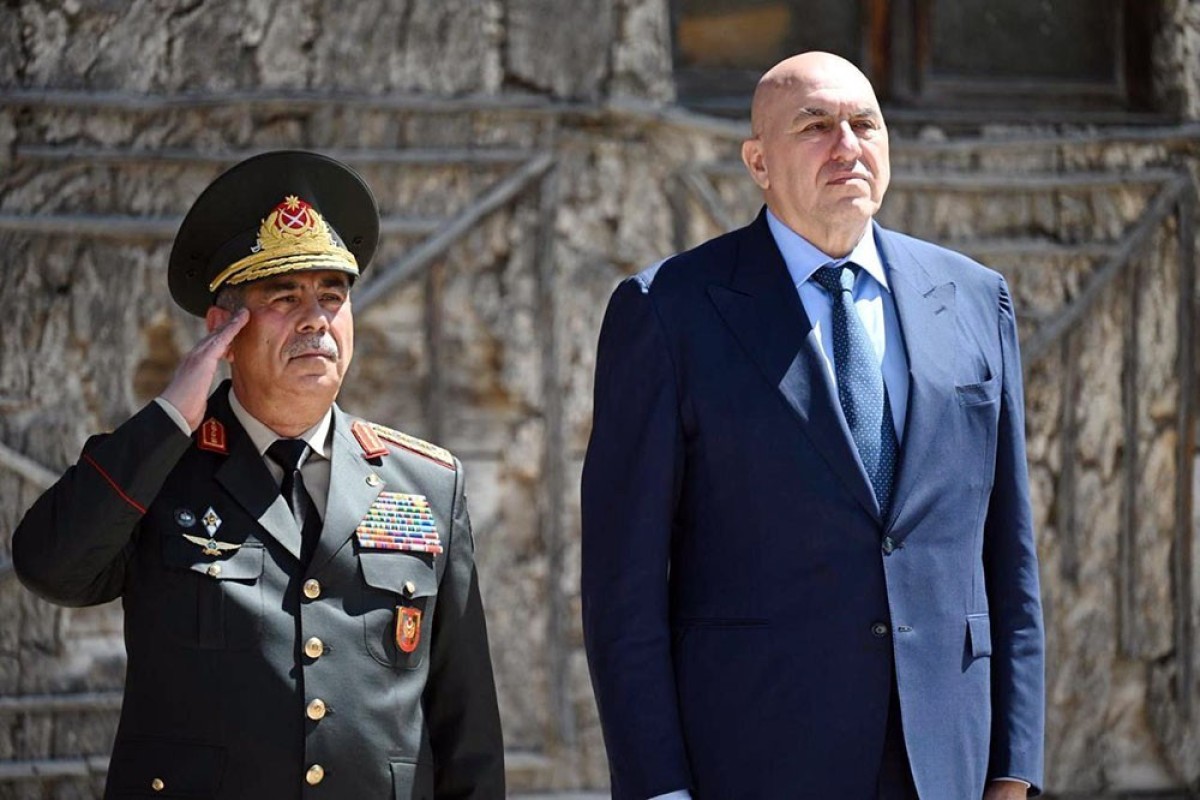 Министр обороны Азербайджана совершил официальный визит в Италию