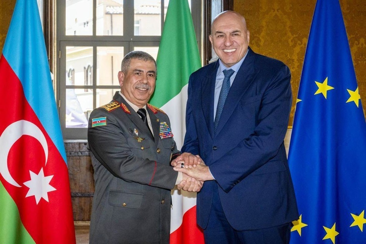 Министр обороны Азербайджана совершил официальный визит в Италию