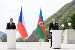 Алиев: Баку ведет переговоры о совместном военном производстве с Прагой