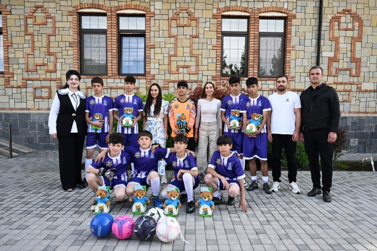 Лейла и Арзу Алиевы посетили детский дом в Шеки-ФОТО 