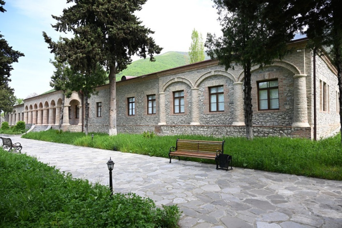 Лейла и Арзу Алиевы посетили заповедник и Шекинскую ханскую мечеть -ФОТО 